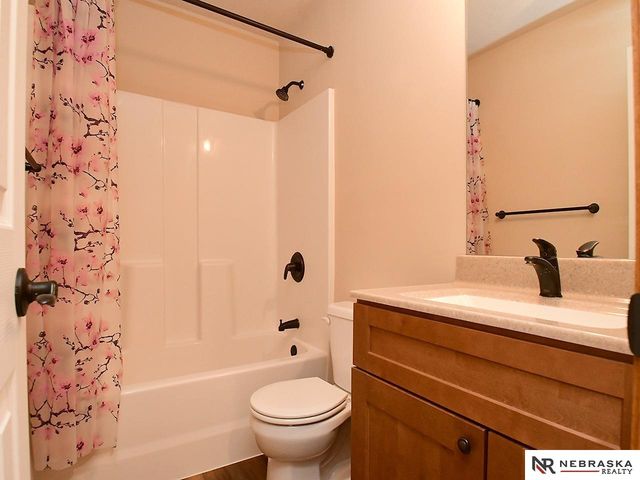 9009 Buckshot Road, Lincoln, NE 68507