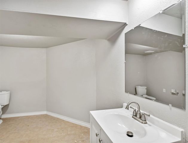 741 Vine Street, Clute, TX 77531