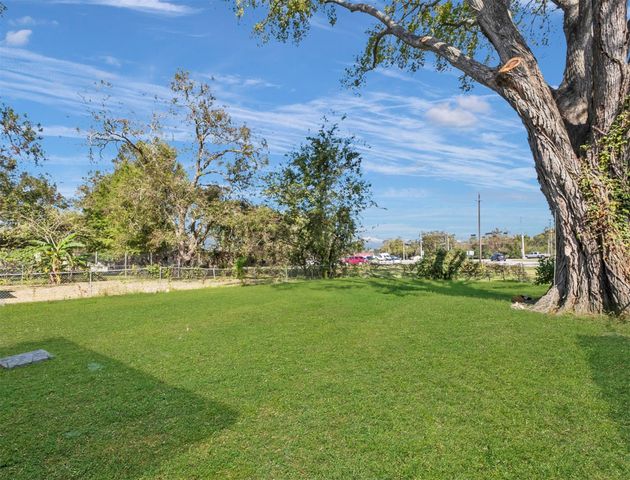 741 Vine Street, Clute, TX 77531