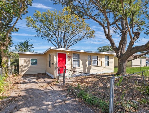 741 Vine Street, Clute, TX 77531
