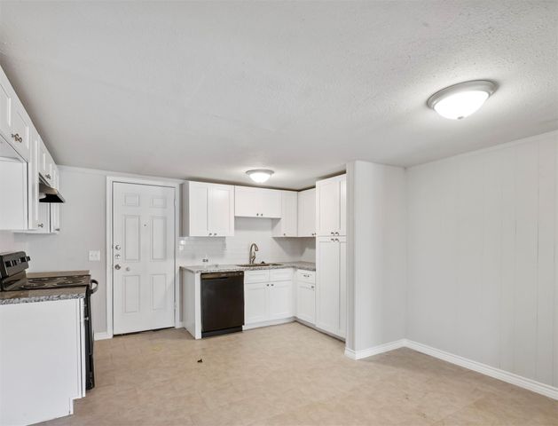 741 Vine Street, Clute, TX 77531