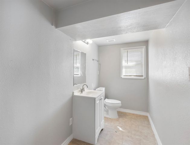 741 Vine Street, Clute, TX 77531