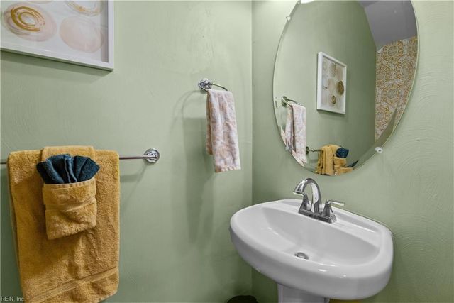 934 Middle ST, Chesapeake, VA 23324