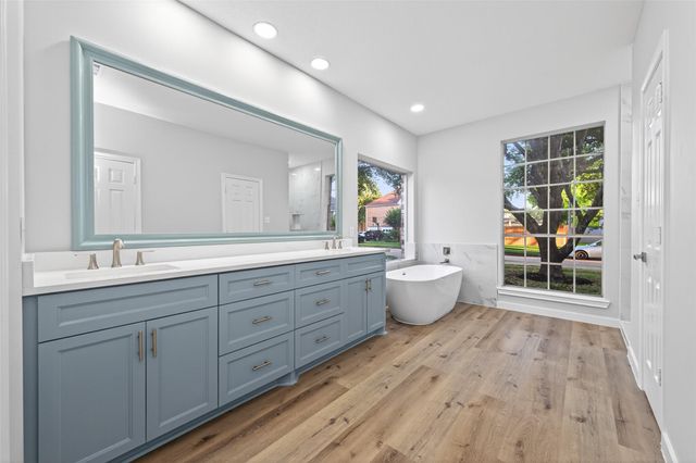 8010 Ashley Circle Drive N, Houston, TX 77071