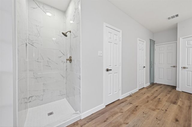 8010 Ashley Circle Drive N, Houston, TX 77071