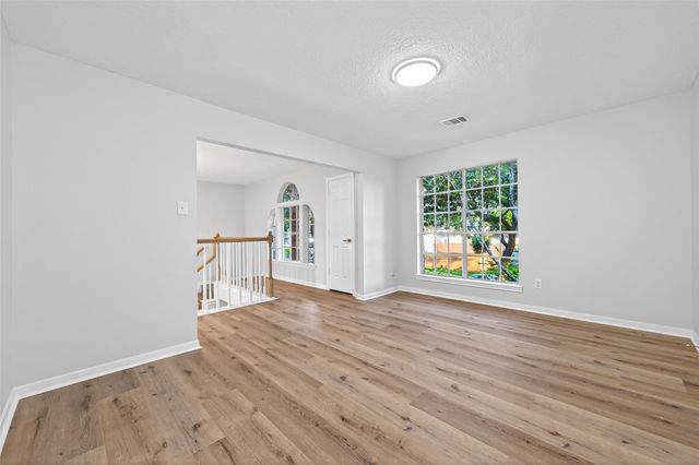 8010 Ashley Circle Drive N, Houston, TX 77071