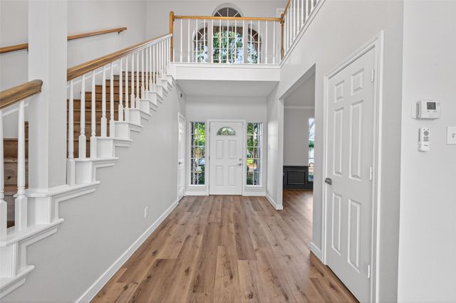 8010 Ashley Circle Drive N, Houston, TX 77071