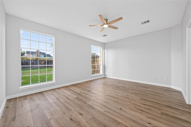 8010 Ashley Circle Drive N, Houston, TX 77071