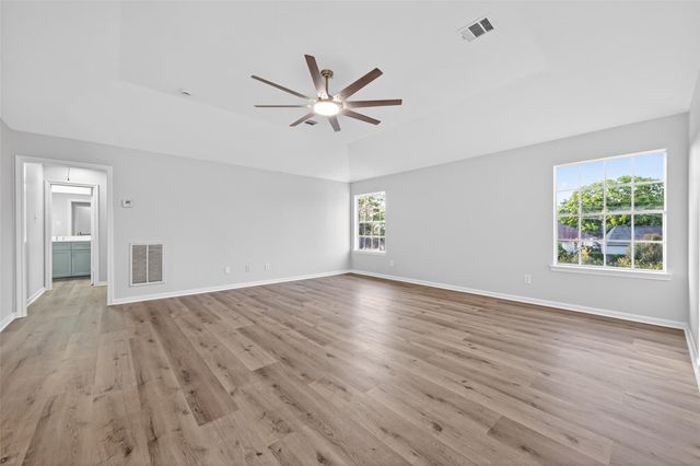 8010 Ashley Circle Drive N, Houston, TX 77071