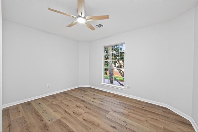 8010 Ashley Circle Drive N, Houston, TX 77071