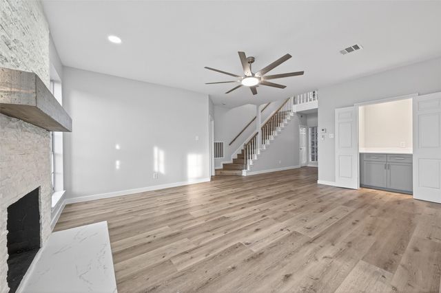 8010 Ashley Circle Drive N, Houston, TX 77071