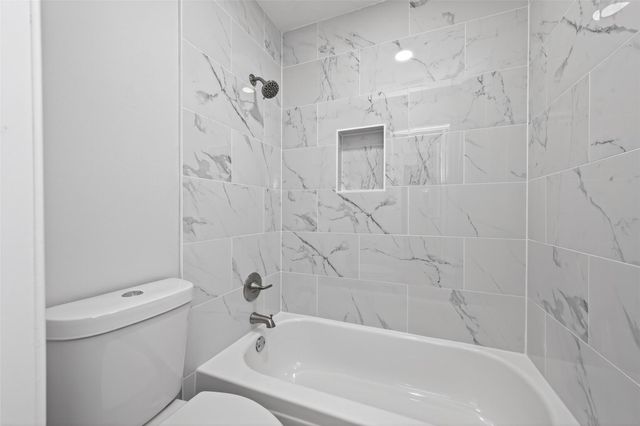 8010 Ashley Circle Drive N, Houston, TX 77071
