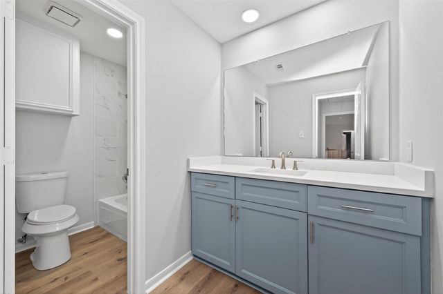 8010 Ashley Circle Drive N, Houston, TX 77071