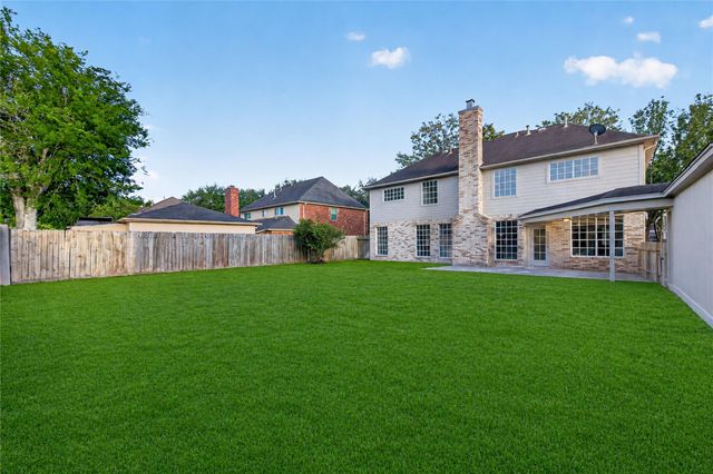 8010 Ashley Circle Drive N, Houston, TX 77071