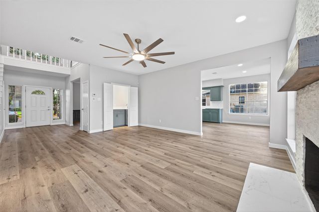 8010 Ashley Circle Drive N, Houston, TX 77071