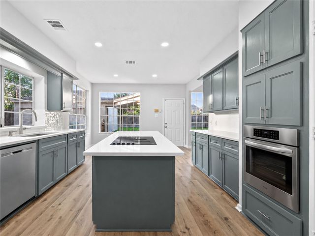 8010 Ashley Circle Drive N, Houston, TX 77071