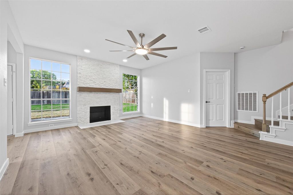 8010 Ashley Circle Drive N, Houston, TX 77071