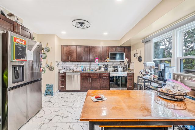 127 Iceland Drive, South Huntington, NY 11746