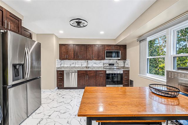 127 Iceland Drive, South Huntington, NY 11746