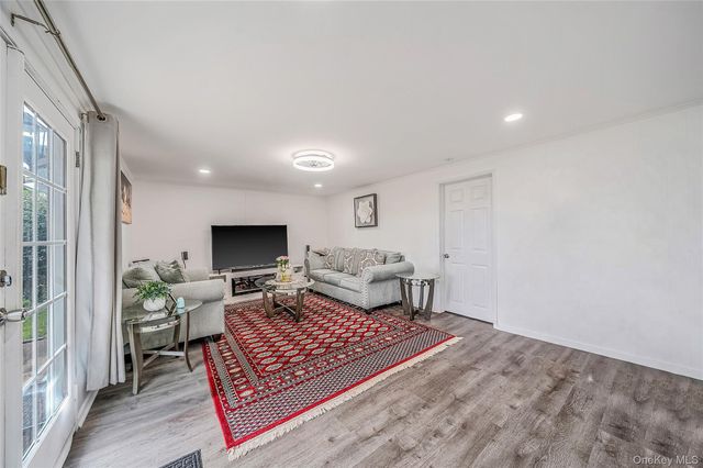 127 Iceland Drive, South Huntington, NY 11746