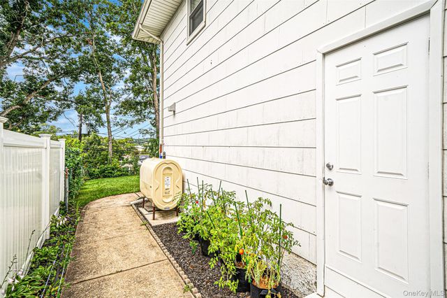127 Iceland Drive, South Huntington, NY 11746