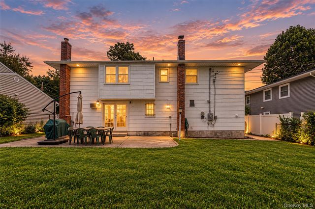 127 Iceland Drive, South Huntington, NY 11746