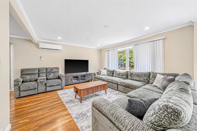127 Iceland Drive, South Huntington, NY 11746