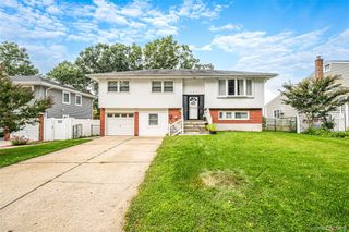 127 Iceland Drive, South Huntington, NY 11746