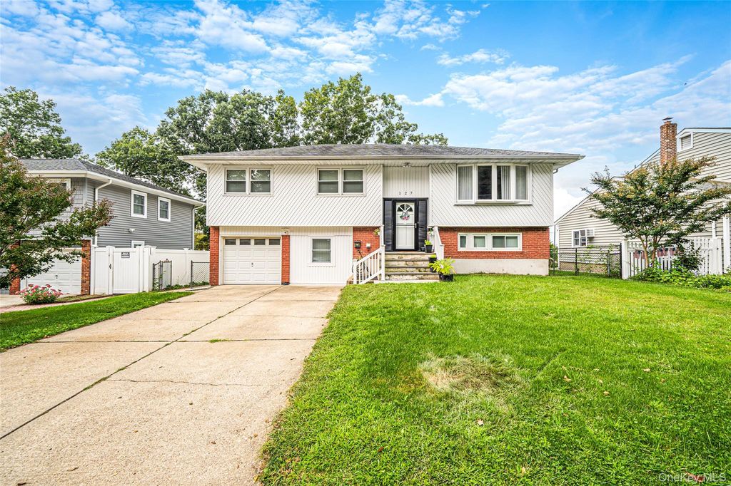 127 Iceland Drive, Huntington Station, NY 11746 — exterior