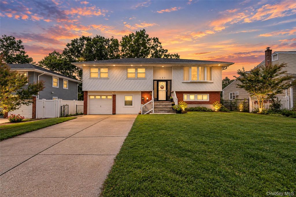 127 Iceland Drive, Huntington Station, NY 11746 — photo 3