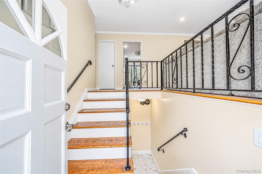 127 Iceland Drive, Huntington Station, NY 11746 — photo 4