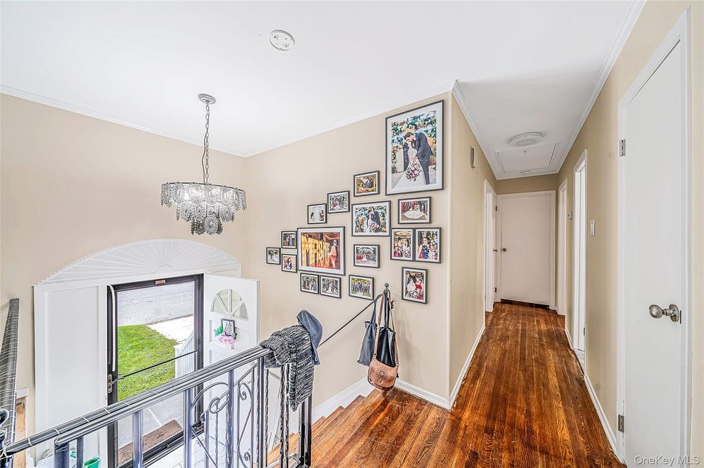 127 Iceland Drive, Huntington Station, NY 11746 — photo 5