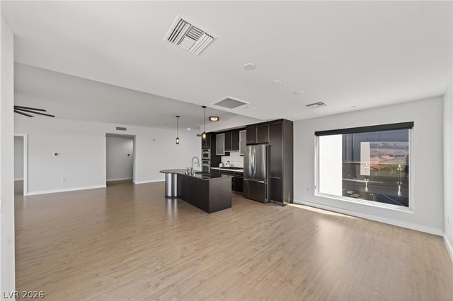 8925 West Flamingo Road 307, Las Vegas, NV 89147