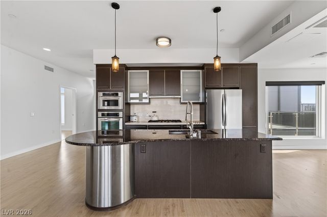 8925 West Flamingo Road 307, Las Vegas, NV 89147