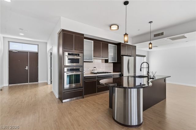 8925 West Flamingo Road 307, Las Vegas, NV 89147