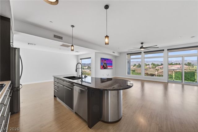 8925 West Flamingo Road 307, Las Vegas, NV 89147