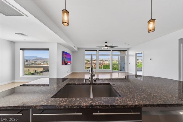 8925 West Flamingo Road 307, Las Vegas, NV 89147