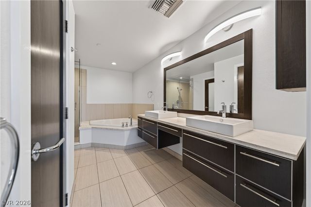 8925 West Flamingo Road 307, Las Vegas, NV 89147