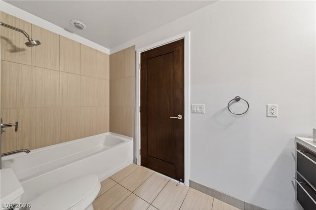 8925 West Flamingo Road 307, Las Vegas, NV 89147