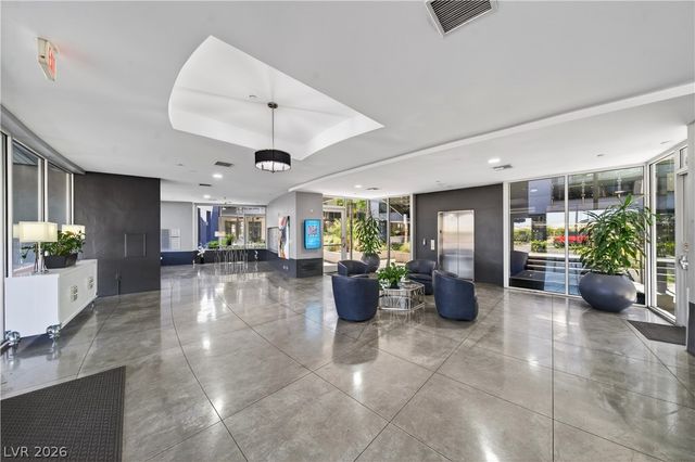 8925 West Flamingo Road 307, Las Vegas, NV 89147