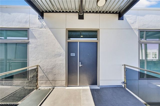 8925 West Flamingo Road 307, Las Vegas, NV 89147