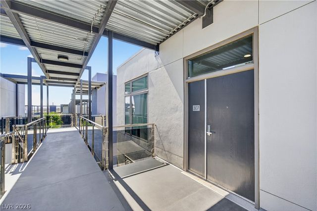 8925 West Flamingo Road 307, Las Vegas, NV 89147