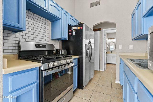 7365 MESQUITE FLOR Drive, El Paso, TX 79934