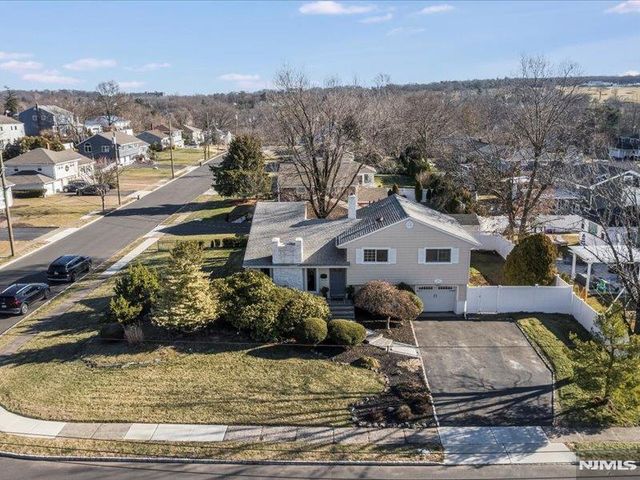 15 Windemere Road, Verona, NJ 07044