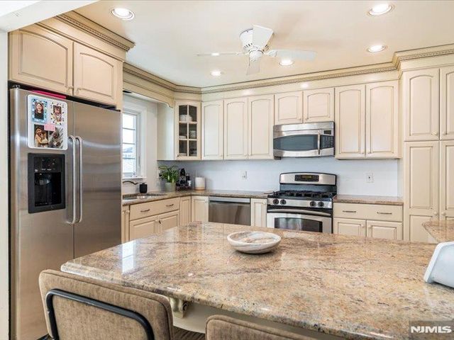 15 Windemere Road, Verona, NJ 07044