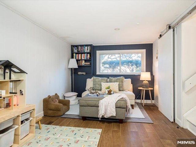 15 Windemere Road, Verona, NJ 07044