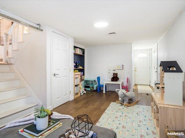 15 Windemere Road, Verona, NJ 07044