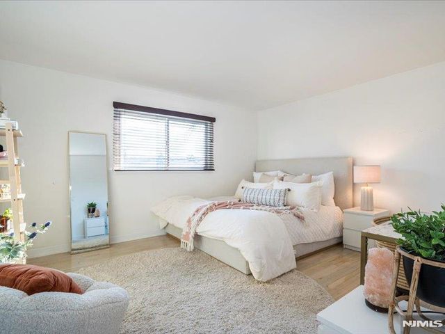 15 Windemere Road, Verona, NJ 07044