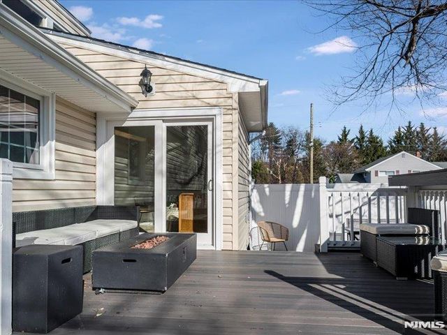 15 Windemere Road, Verona, NJ 07044