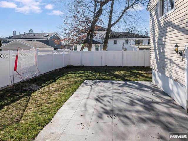 15 Windemere Road, Verona, NJ 07044